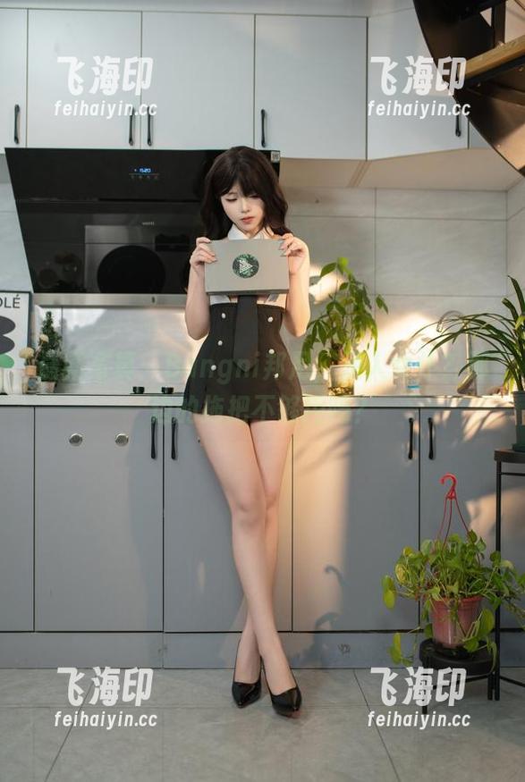 最新写真：Bangni邦尼，双人女仆？那边的拖把不够用吗？