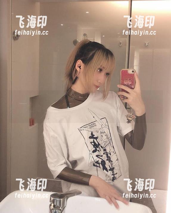 Cien恩恩在连衣裙里的不同姿态，选得真是让人捉摸不透的精选！不如跳舞？