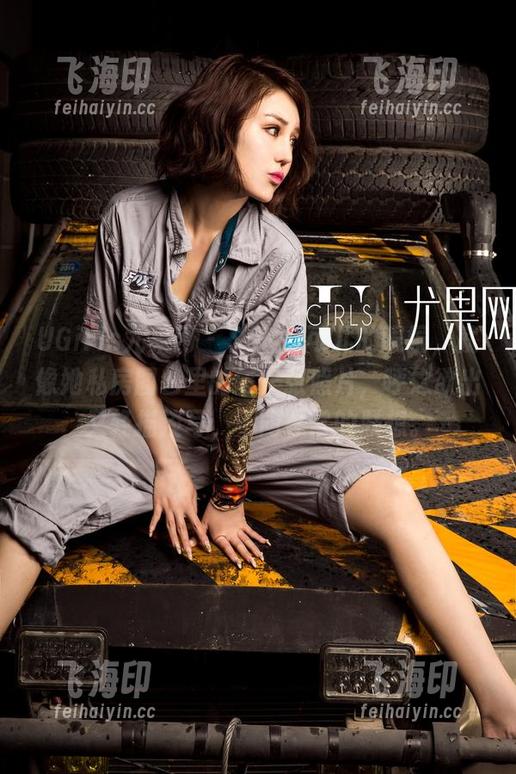 UGirls尤果网 - Sukki可儿的眼镜，就像她私房图包里的每一张照片，呼之欲出又轻描淡写，不同寻常的联想。