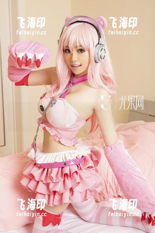 UGirls尤果网 - 何曼丽的在线办公室合集：随手一拍，职场的意外浪漫就在眼前