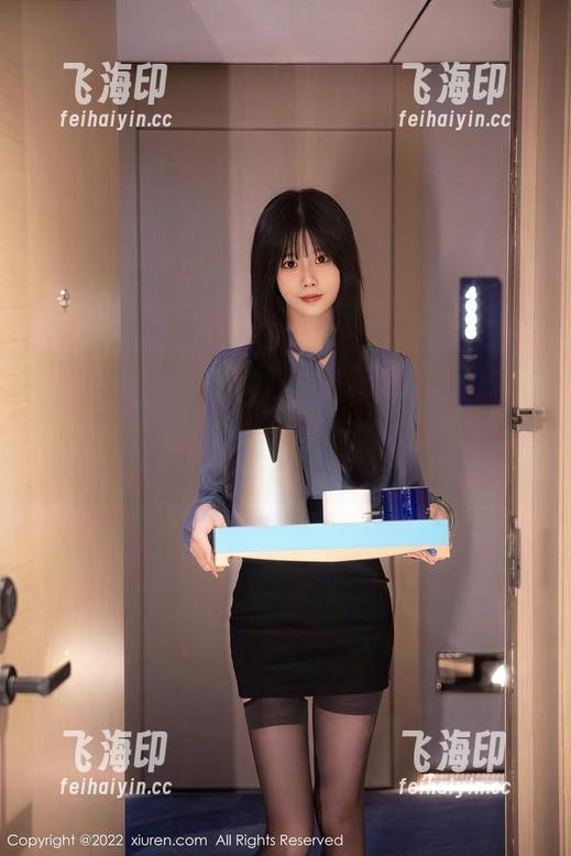 Xiuren秀人网 - 超高清睡衣图包：Emily顾奈奈酱，这妹子的造型真是家里的灵魂拯救！