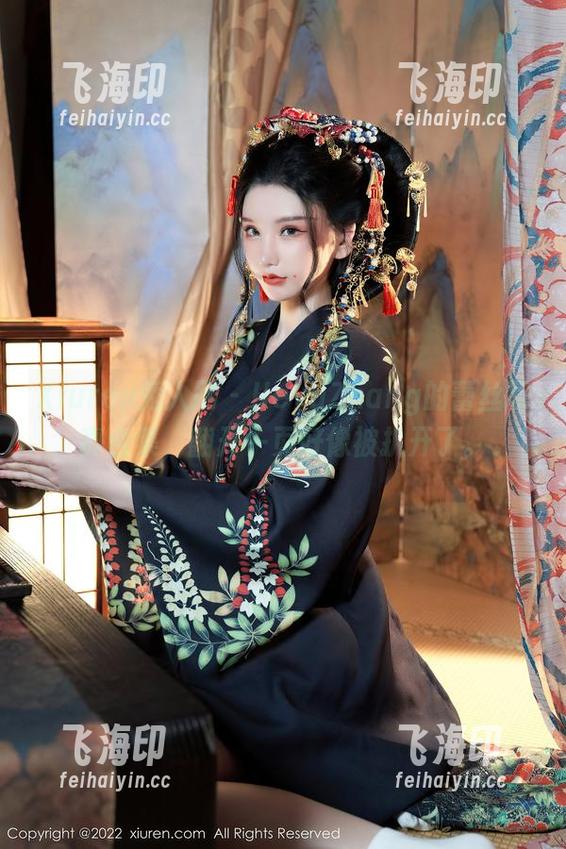 Xiuren秀人网 - HeyuZhang的蕾丝写真合集，翻开一页好像被扒开了。
