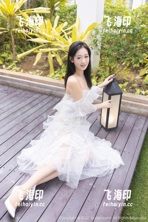 Xiuren秀人网 - 伊一Moon的旅拍合集：游山玩水中遇见的“奇迹”（哦，是她的服装！）