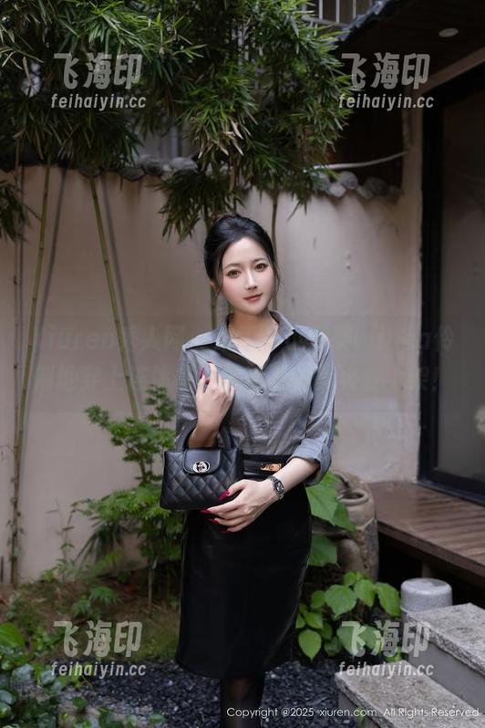 Xiuren秀人网 - 这不，小泡芙winna伶俐地穿上连体衣，最新写真集火速上架！