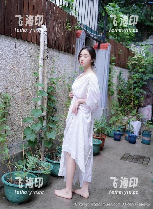 Xiuren秀人网 - 水水姐的灰丝pose，着急下载原图吗？