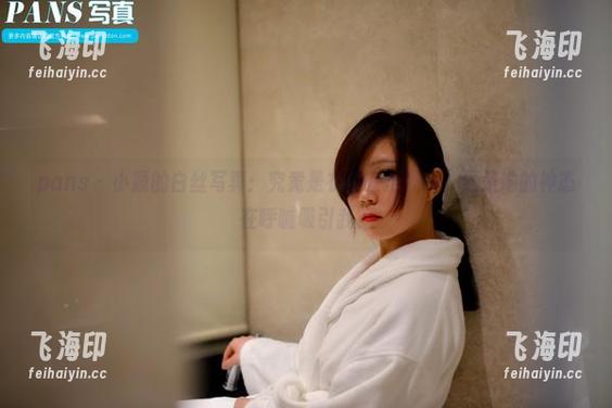 pans - 小颖的白丝写真：究竟是衣服在抢镜头，还是她的神态在呼喊吸引我？