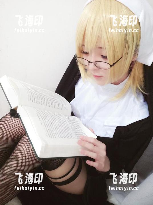 一小央泽的最新兔女郎Cos，让你瞬间想起那些经典动画片里媚态十足的角色。