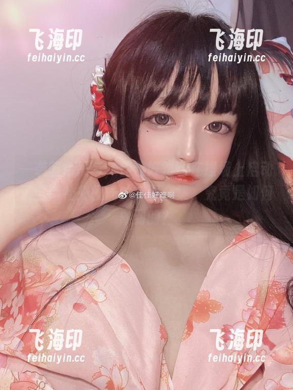 一袭蓝色吊带，佳佳好难啊在操场上启动了全新社交模式的套图合集，究竟是如何做到的？