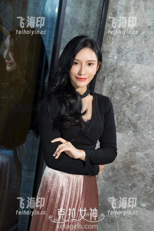 克拉女神 - 挣扎在高跟鞋里的熙妍，免费照片为你记录了她的“小冒险”