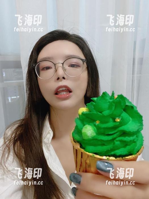 一套BUNNY兔女郎写真的费用可以抵上一年吃草，夏小秋秋秋刚刚好！