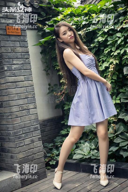 头条女神 - 刘芸熙的吊带，一组原图送上，真想问问这些设计师，这是让人心醉吗？