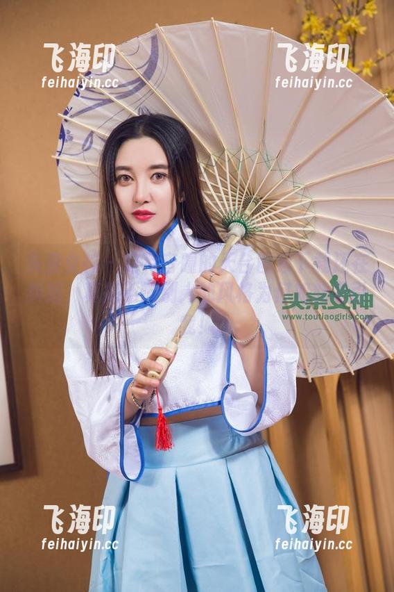 头条女神 - 这月音瞳的天台图包下载还在纠结，真搞不懂别人的风格为何如此吸引我！