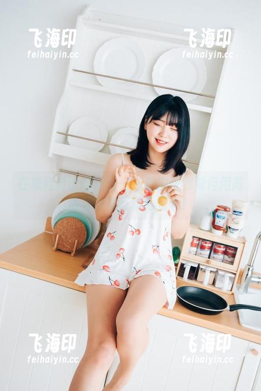 在鬼娃娃面前闪光——看宋哈娜如何用高清写真集征服万圣节！