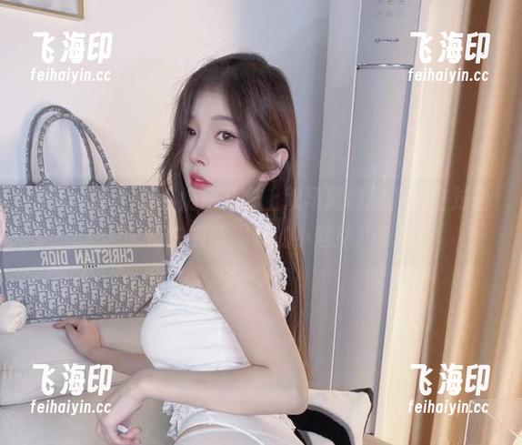 原图分享！小小奶瓶儿穿上双马尾制服，师生对话时总有些温馨的小尴尬。