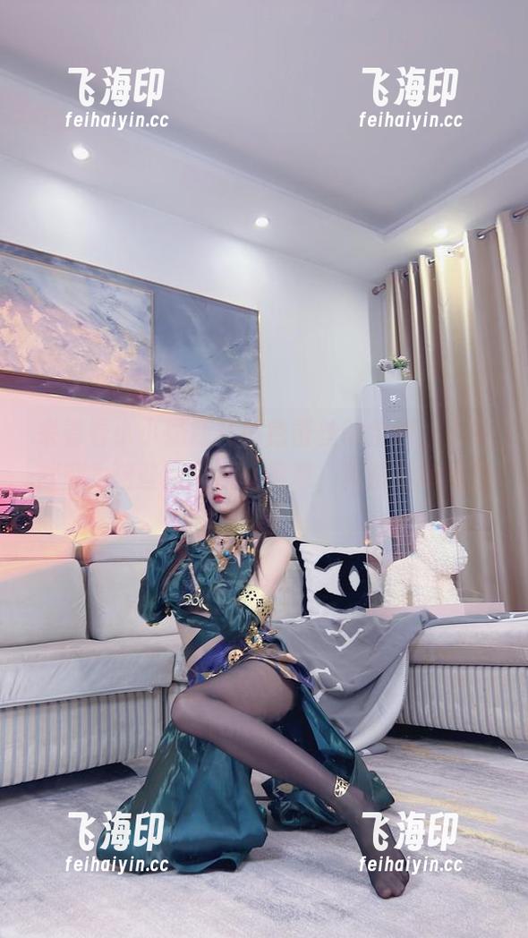 来看看小小奶瓶儿白色蕾丝的全套，心中默默为这些图片献上敬意，真能扭转局面。