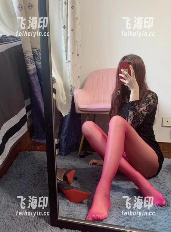 微密圈 - 光影交错，提袜少女微信朋友圈系列：原图里藏着怎样的小情愫？