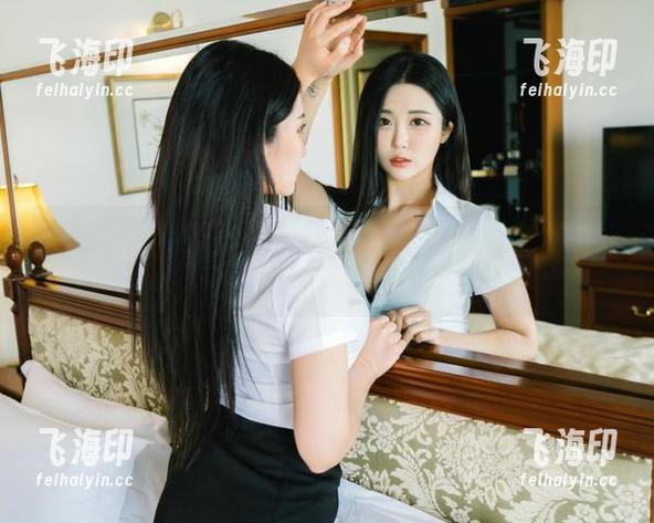 无圣光下的青涩回忆——普美(bomi)的[BLUECAKE]迷你比基尼图集，像是在翻旧照片。