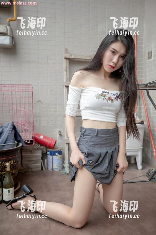 梦丝女神 - 王娇娇跑来展示死库水牛仔写真，打算分享我的小清单：模仿她！