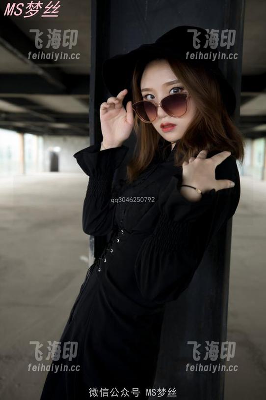 梦丝女神 - 写真里的轻盈，莹仙女的优雅连体衣