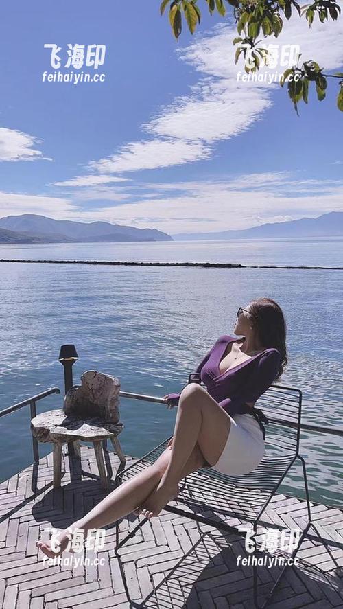 微密圈 - 洁己u的白色丁字照片，像是给夏天送了点清凉！