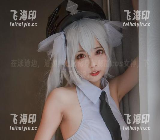 在泳池边，清颜真德秀化身神秘的cos女神，下载不怕没水！