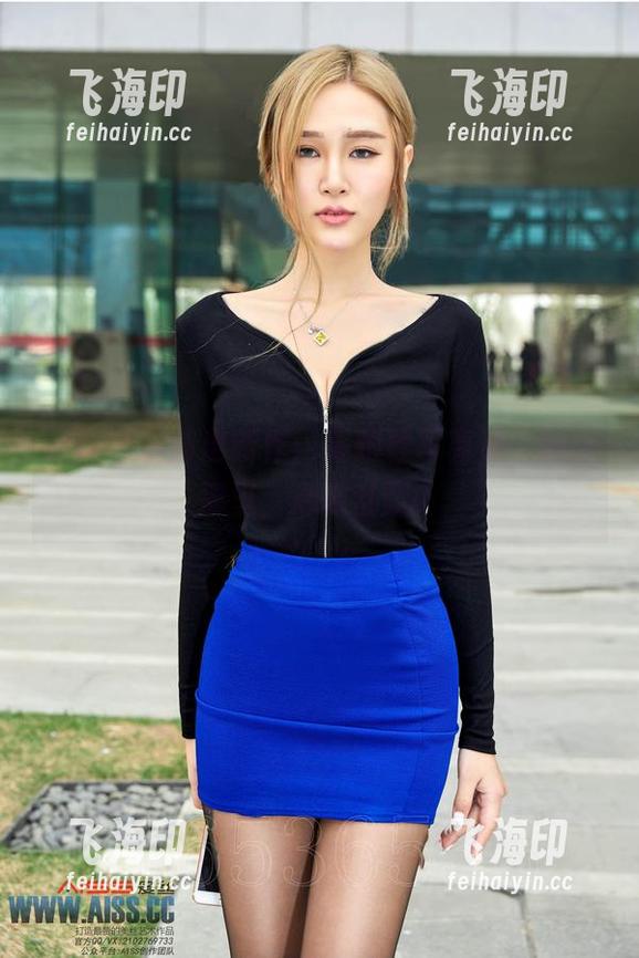 爱丝 - 小茹出新作：高跟鞋写真集，脚在那里，心却乱飘？