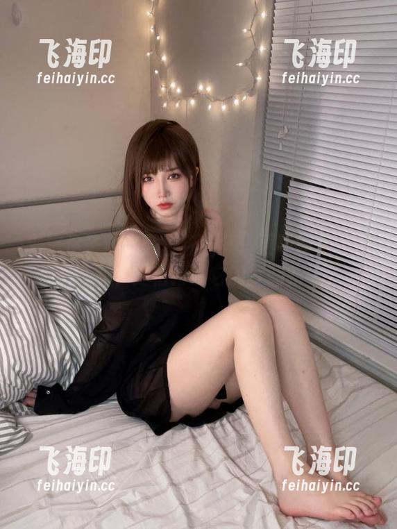 狐洛洛子的慵懒白猫图集：更新得这么安静，是怕打破它的梦吗？