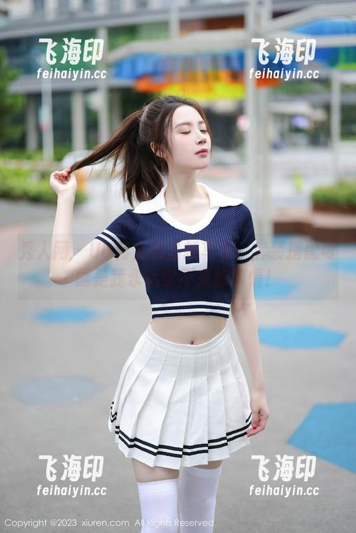 秀人网 - UU阿文的最新写真：套装搭配可能是我永远学不来的事情！