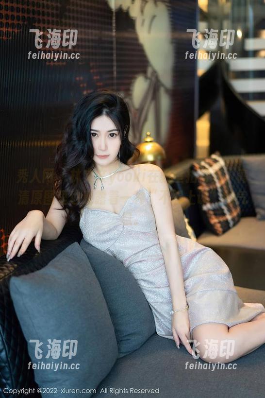 秀人网 - 林文文yooki在教室拍写真，高清原图里也透露着一种“不想上课”的气息。