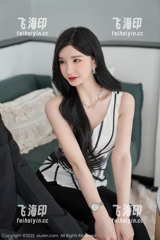 秀人网 - 糖糖的美脚写真，分享资源的同时，请别拍我！