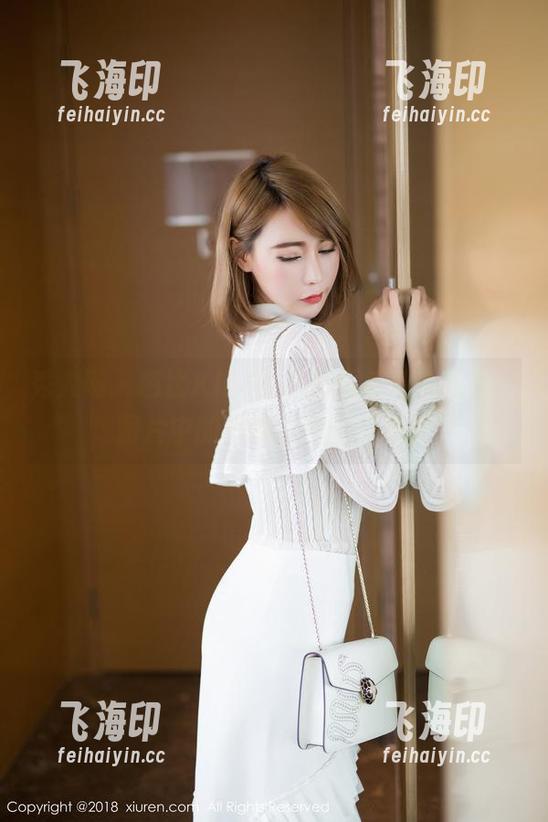 秀人网 - 芭比KIKI的礼服更新真有意思，图片中的她怎么那么放松？