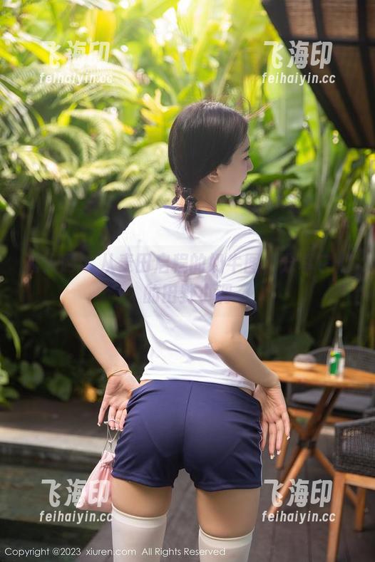 秀人网 - 从麦田启程的奶牛图，分享它们的田野小调