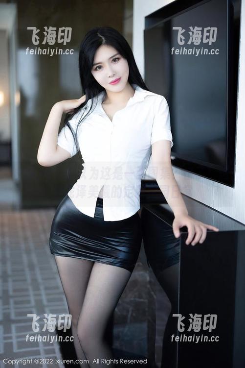 秀人网 - 你以为这是一张图集？错了！这是龙泽美曦的定制校园日常