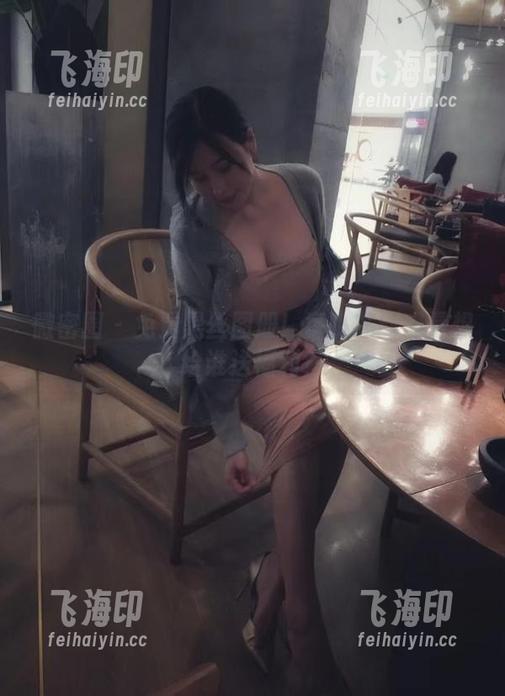 微密圈 - 免费黑丝图册！童小芯到底是想给谁送福利？