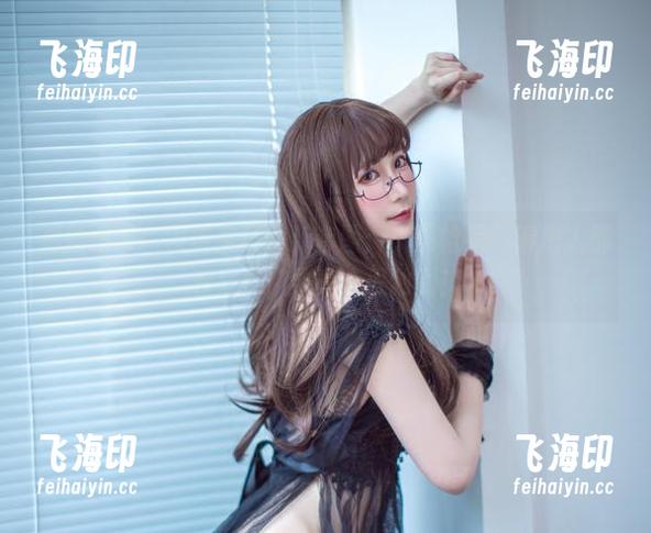 更新预警！翎柒菜菜的新套图：“黑枪呆”得把人都看呆了，果真心思独到！