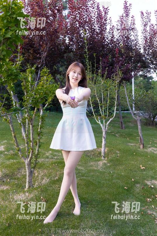 袜啵啵 - 揭秘甜甜圈的全套校服写真：花絮怎能让人不心醉？