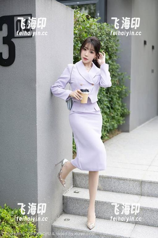 语画界 - 还记得雅雯的JK吗？高清记录分享了那一抹不经意的俏皮。