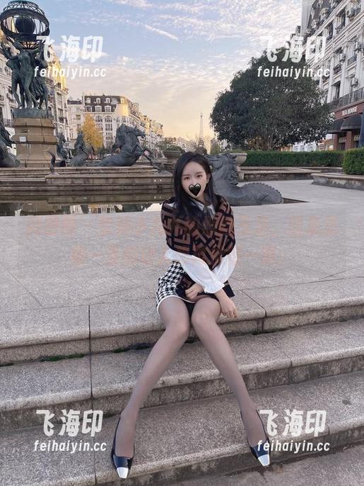 微密圈 - 软妹小九九的黑丝玉足，图集里每一张都让人想再推敲一遍。