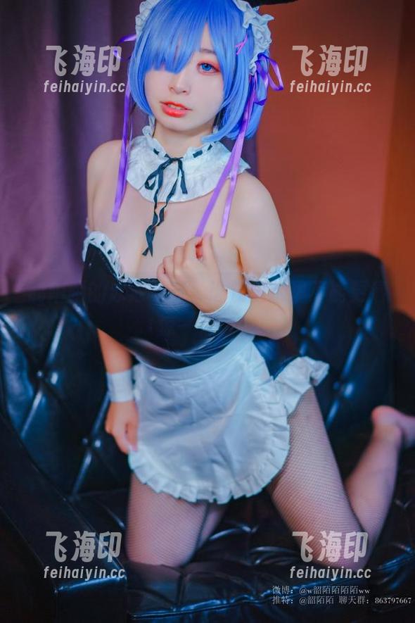 韶陌陌的泳池写真，谁规定水里不能更清凉一点呢？