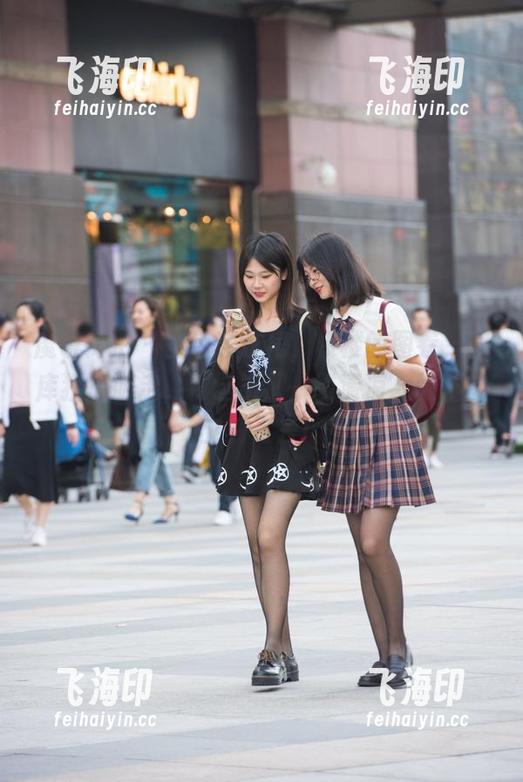 魔镜街拍-楼楼 魔镜街拍 - 白色连衣裙,楼楼的图卷,图库狂放游走,精选出那一缕清凉,恨不能立刻飞去!