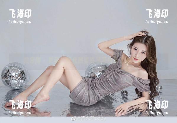 微密圈 - 更新！黎允熙显然是蓝白条纹的代言人！